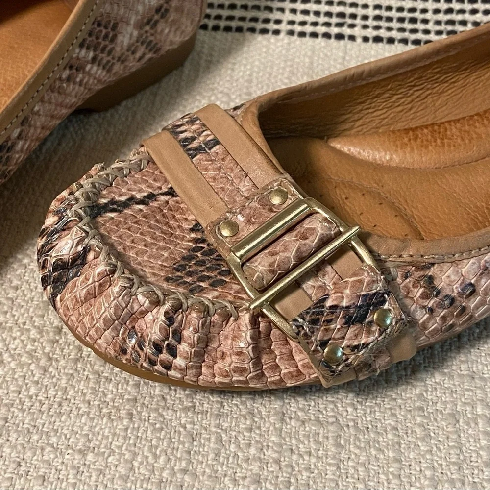 NURTURE / Tan Snake Skin Flats with Buckle on Toe Size 8.5M